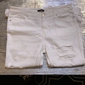 Distressed White jeans F21 sz 26